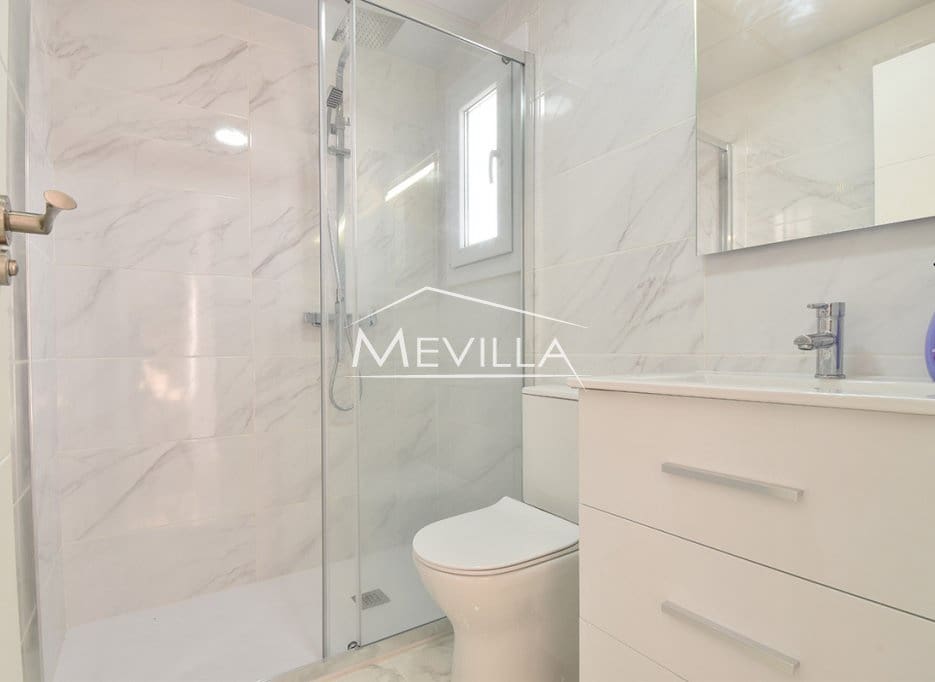 3 makuuhuone Omakotitalo myytävänä paikassa Los Balcones mukana uima-altaan - 229 000 € (Ref: 9451493)