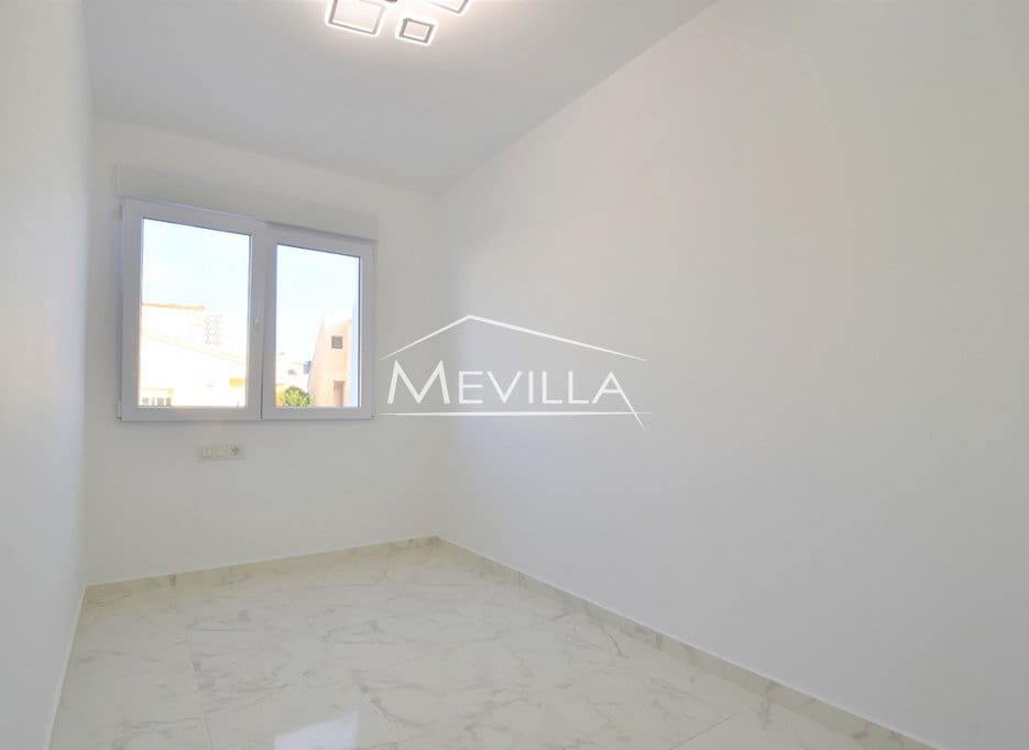 3 makuuhuone Omakotitalo myytävänä paikassa Los Balcones mukana uima-altaan - 229 000 € (Ref: 9451493)