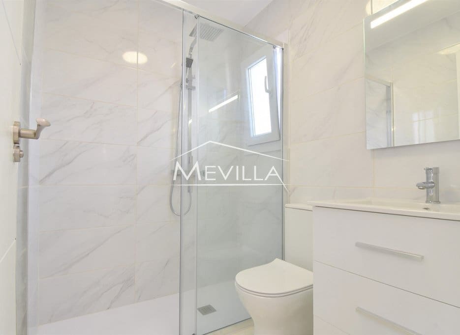 3 makuuhuone Omakotitalo myytävänä paikassa Los Balcones mukana uima-altaan - 229 000 € (Ref: 9451493)