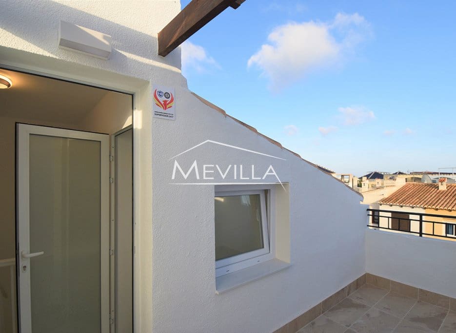 3 makuuhuone Omakotitalo myytävänä paikassa Los Balcones mukana uima-altaan - 229 000 € (Ref: 9451493)