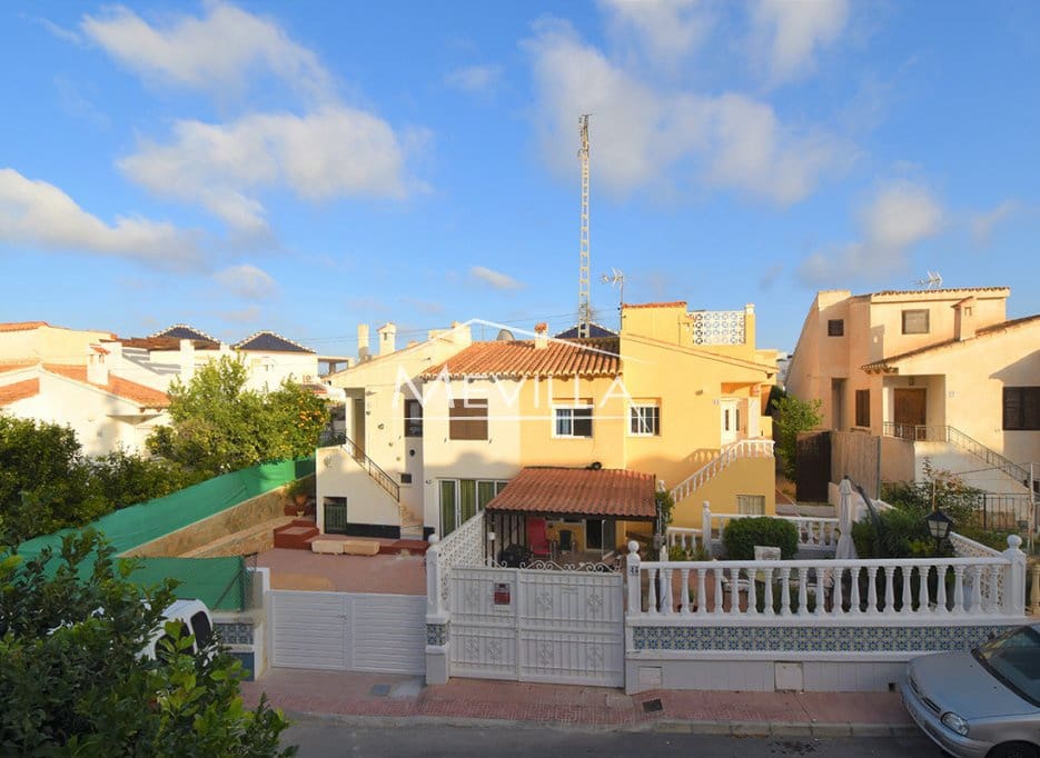 3 makuuhuone Omakotitalo myytävänä paikassa Los Balcones mukana uima-altaan - 229 000 € (Ref: 9451493)