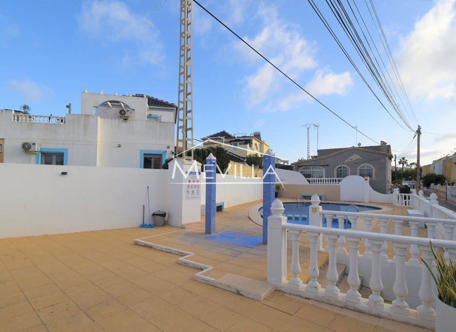 3 makuuhuone Omakotitalo myytävänä paikassa Los Balcones mukana uima-altaan - 229 000 € (Ref: 9451493)