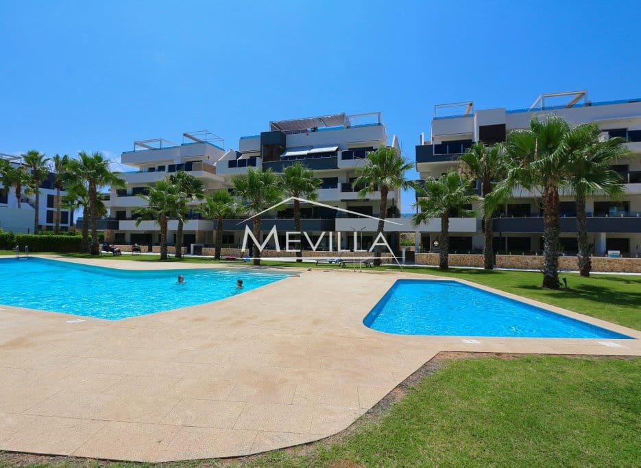 2 soveværelse Penthouse til salg i Playa Flamenca med swimmingpool garage - € 365.000 (Ref: 9470653)