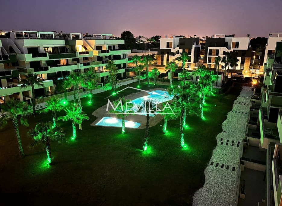 2 soveværelse Penthouse til salg i Playa Flamenca med swimmingpool garage - € 365.000 (Ref: 9470653)