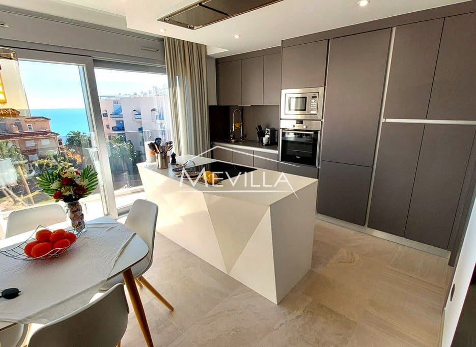 3 makuuhuone Kattohuoneisto myytävänä paikassa Cabo Roig mukana uima-altaan 
autotalli - 695 000 € (Ref: 9495135)