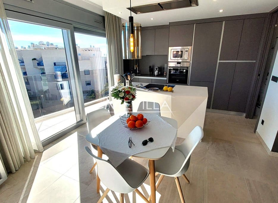 3 makuuhuone Kattohuoneisto myytävänä paikassa Cabo Roig mukana uima-altaan 
autotalli - 695 000 € (Ref: 9495135)