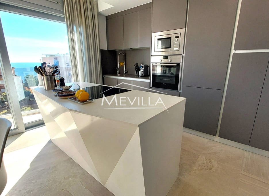 3 makuuhuone Kattohuoneisto myytävänä paikassa Cabo Roig mukana uima-altaan 
autotalli - 695 000 € (Ref: 9495135)