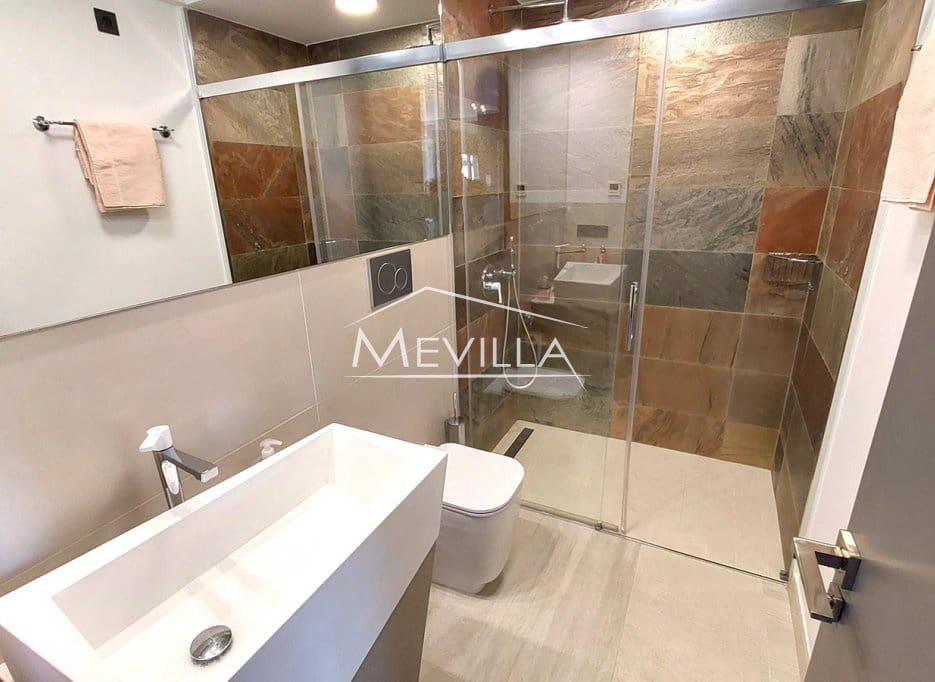 3 makuuhuone Kattohuoneisto myytävänä paikassa Cabo Roig mukana uima-altaan 
autotalli - 695 000 € (Ref: 9495135)