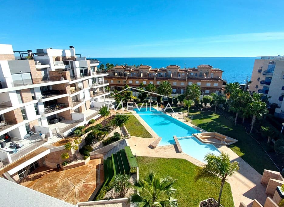 3 makuuhuone Kattohuoneisto myytävänä paikassa Cabo Roig mukana uima-altaan 
autotalli - 695 000 € (Ref: 9495135)