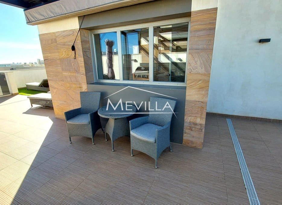 3 makuuhuone Kattohuoneisto myytävänä paikassa Cabo Roig mukana uima-altaan 
autotalli - 695 000 € (Ref: 9495135)