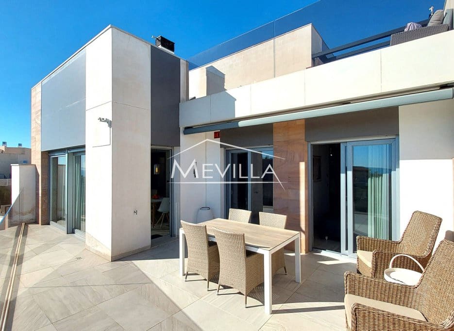 3 makuuhuone Kattohuoneisto myytävänä paikassa Cabo Roig mukana uima-altaan 
autotalli - 695 000 € (Ref: 9495135)