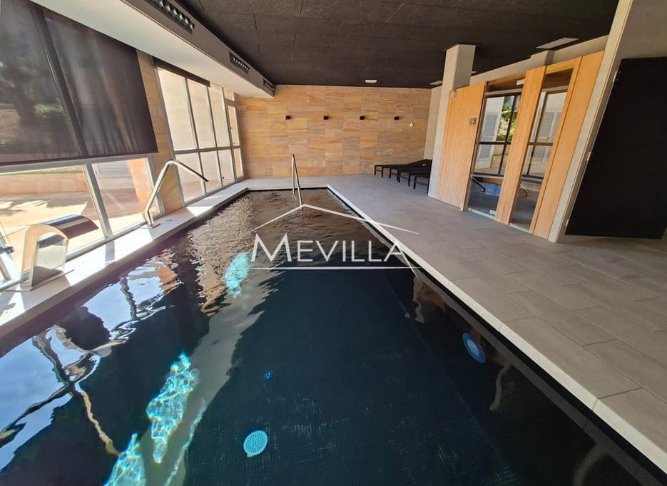 3 makuuhuone Kattohuoneisto myytävänä paikassa Cabo Roig mukana uima-altaan 
autotalli - 695 000 € (Ref: 9495135)