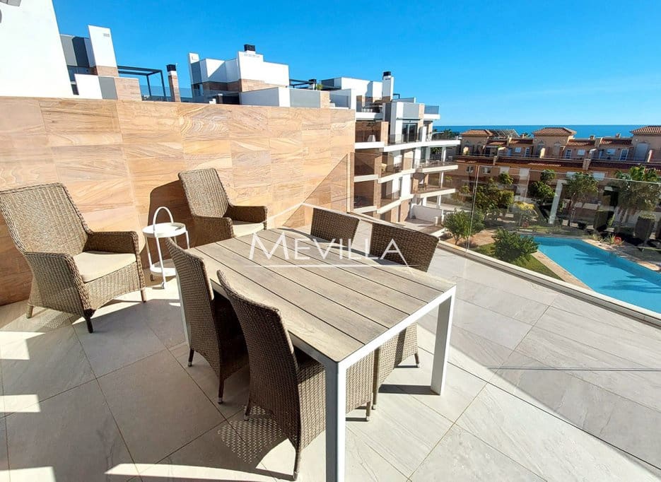 3 makuuhuone Kattohuoneisto myytävänä paikassa Cabo Roig mukana uima-altaan 
autotalli - 695 000 € (Ref: 9495135)