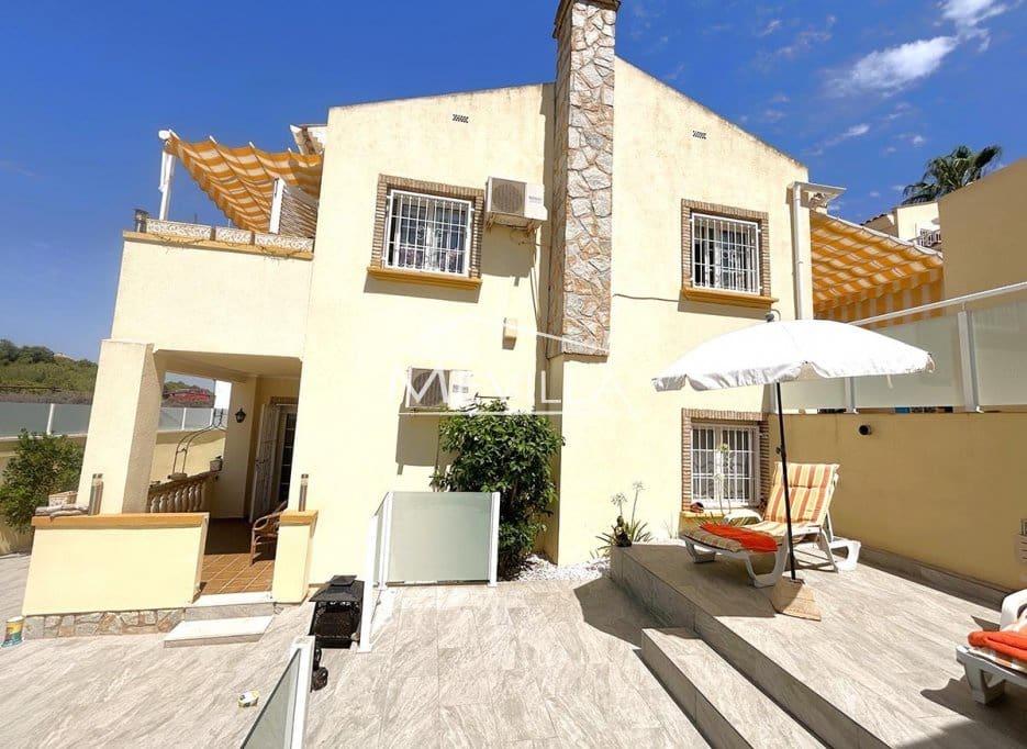3 soverom Villa til salgs i Playa Flamenca med svømmebasseng garasje - € 365 000 (Ref: 9518060)