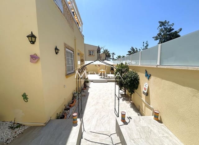 3 soverom Villa til salgs i Playa Flamenca, Orihuela med svømmebasseng garasje - € 365 000 (Ref: 9518060)