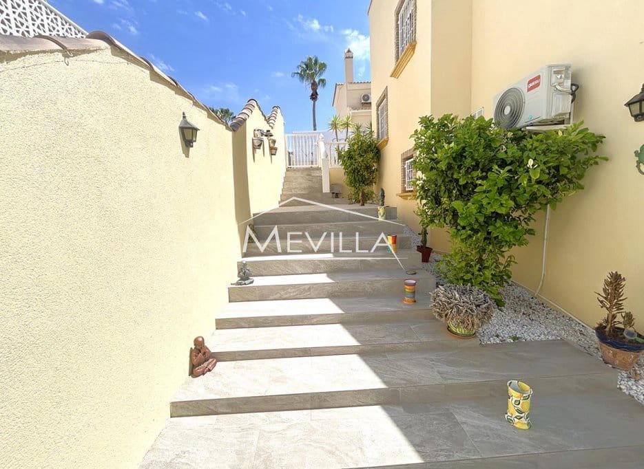 3 soverom Villa til salgs i Playa Flamenca med svømmebasseng garasje - € 365 000 (Ref: 9518060)