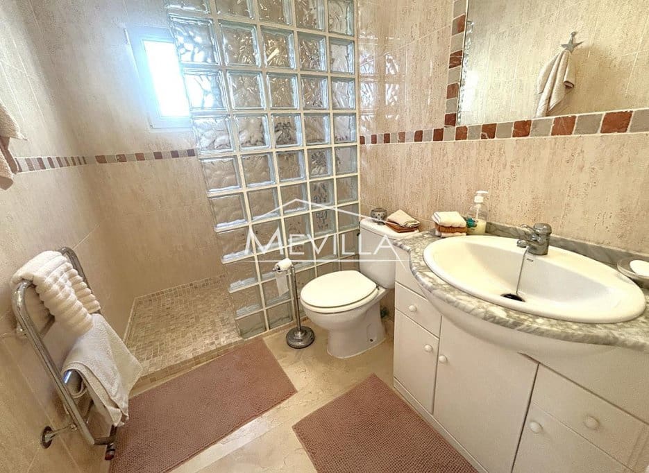 3 soverom Villa til salgs i Playa Flamenca med svømmebasseng garasje - € 365 000 (Ref: 9518060)