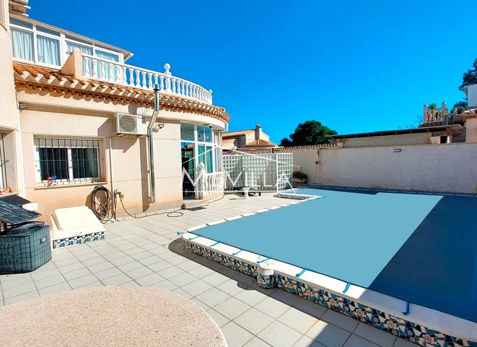 Chalet de 4 habitaciones en Playa Flamenca en venta con piscina garaje - 780.000 € (Ref: 9593198)