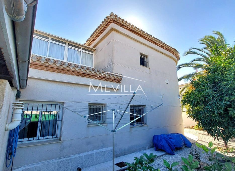 Chalet de 4 habitaciones en Playa Flamenca en venta con piscina garaje - 780.000 € (Ref: 9593198)