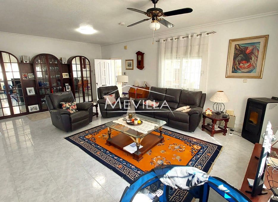 Chalet de 4 habitaciones en Playa Flamenca en venta con piscina garaje - 780.000 € (Ref: 9593198)