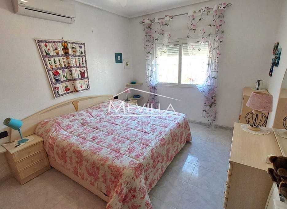 Chalet de 4 habitaciones en Playa Flamenca en venta con piscina garaje - 780.000 € (Ref: 9593198)