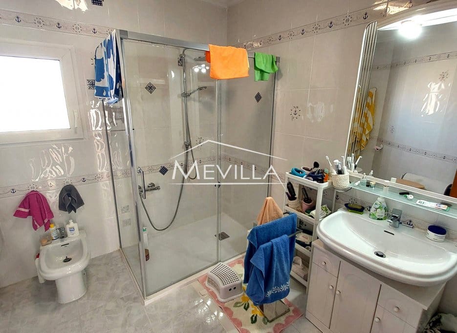 Chalet de 4 habitaciones en Playa Flamenca en venta con piscina garaje - 780.000 € (Ref: 9593198)