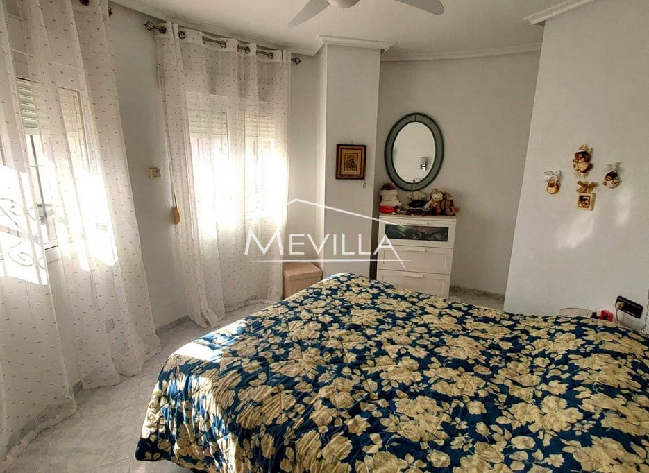 Chalet de 4 habitaciones en Playa Flamenca en venta con piscina garaje - 780.000 € (Ref: 9593198)