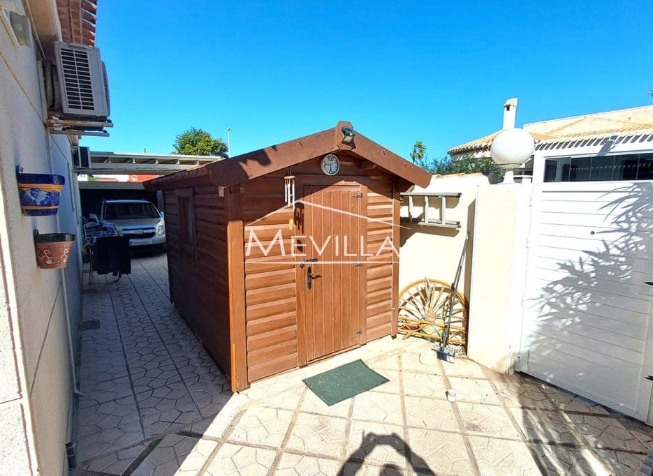 Chalet de 4 habitaciones en Playa Flamenca en venta con piscina garaje - 780.000 € (Ref: 9593198)