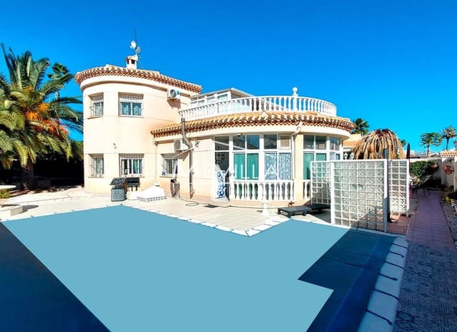 Chalet de 4 habitaciones en Playa Flamenca, Orihuela en venta con piscina garaje - 780.000 € (Ref: 9593198)