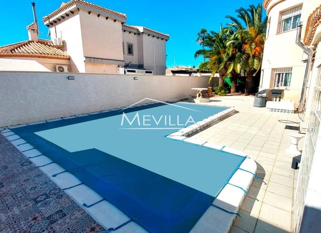 Chalet de 4 habitaciones en Playa Flamenca, Orihuela en venta con piscina garaje - 780.000 € (Ref: 9593198)