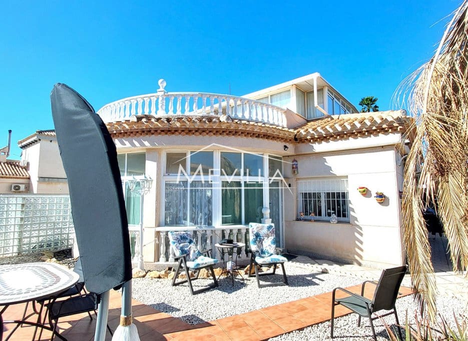 Chalet de 4 habitaciones en Playa Flamenca en venta con piscina garaje - 780.000 € (Ref: 9593198)