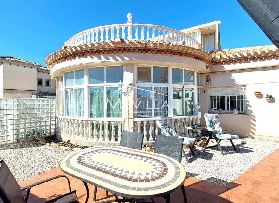 Chalet de 4 habitaciones en Playa Flamenca en venta con piscina garaje - 780.000 € (Ref: 9593198)