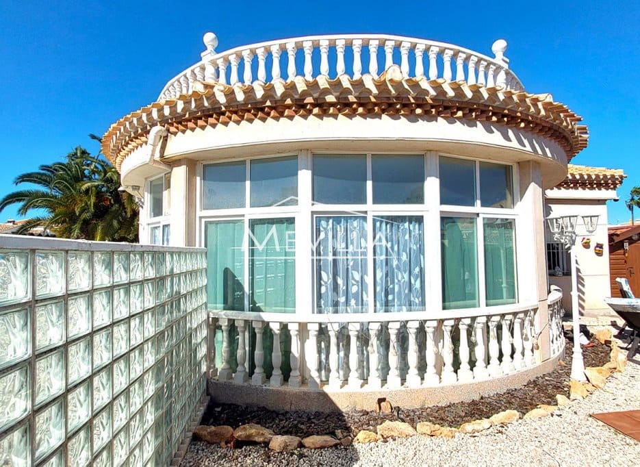 Chalet de 4 habitaciones en Playa Flamenca en venta con piscina garaje - 780.000 € (Ref: 9593198)