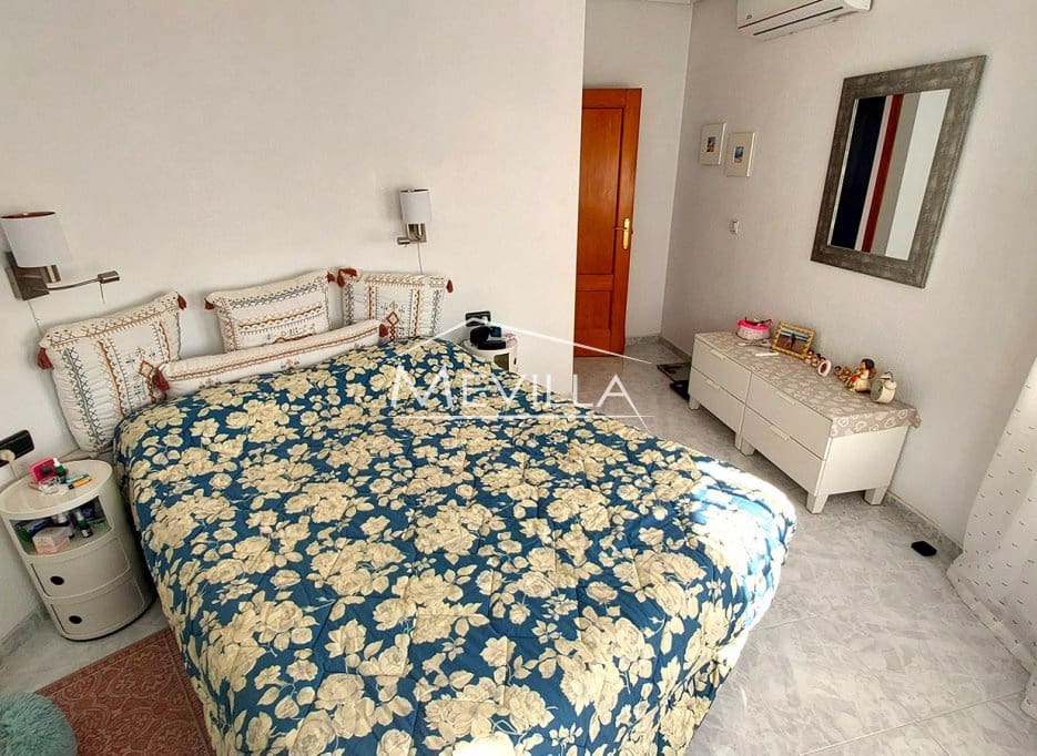 Chalet de 4 habitaciones en Playa Flamenca en venta con piscina garaje - 780.000 € (Ref: 9593198)