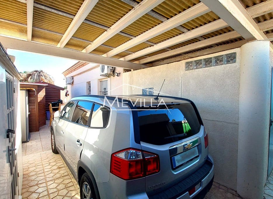 Chalet de 4 habitaciones en Playa Flamenca en venta con piscina garaje - 780.000 € (Ref: 9593198)