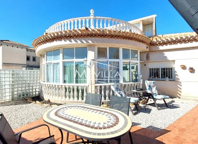 Chalet de 4 habitaciones en Playa Flamenca, Orihuela en venta con piscina garaje - 780.000 € (Ref: 9593198)