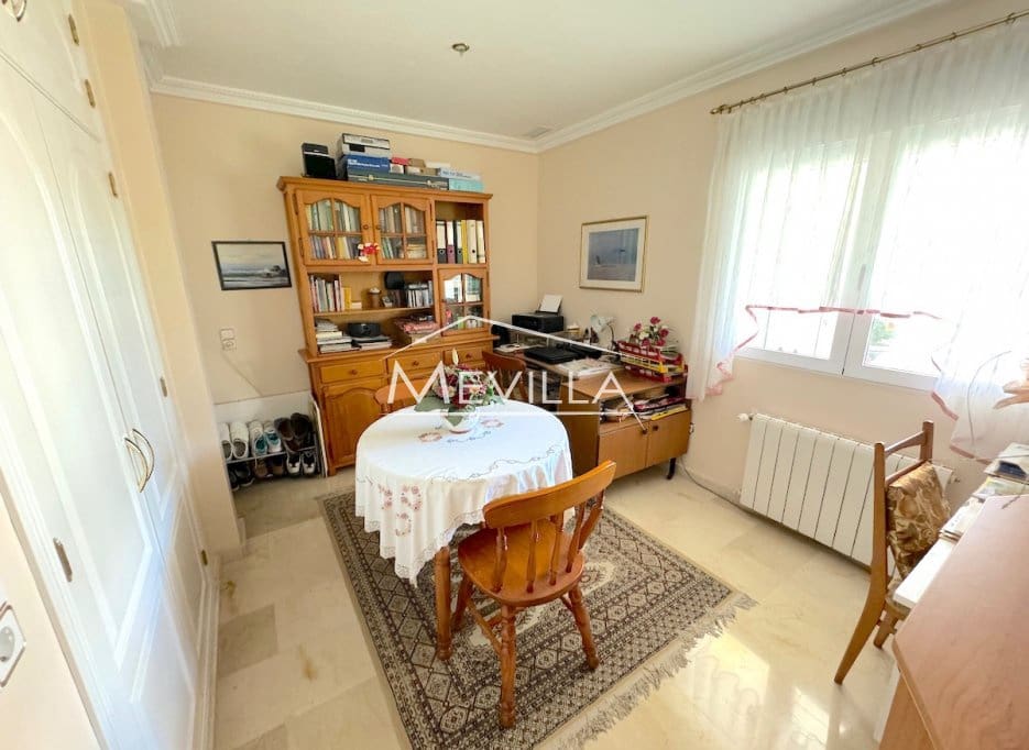 5 slaapkamer Villa te koop in Cabo Roig met zwembad garage - € 1.150.000 (Ref: 9694395)