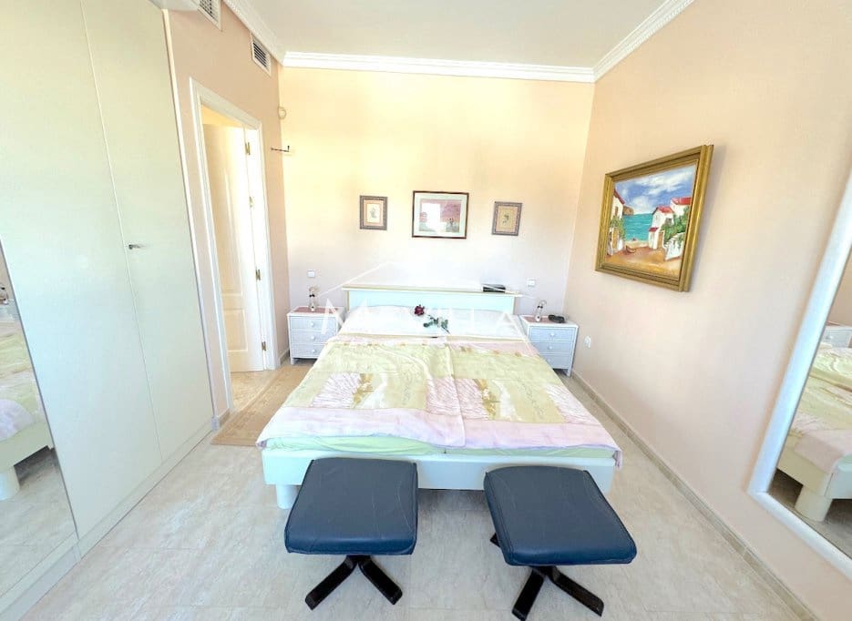 5 slaapkamer Villa te koop in Cabo Roig met zwembad garage - € 1.150.000 (Ref: 9694395)