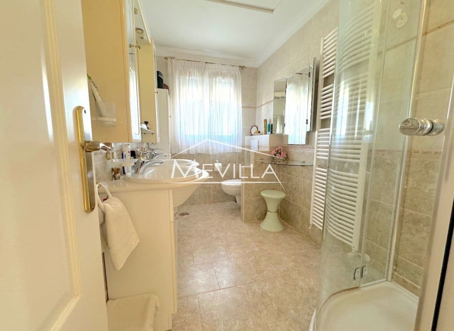5 slaapkamer Villa te koop in Cabo Roig met zwembad garage - € 1.150.000 (Ref: 9694395)
