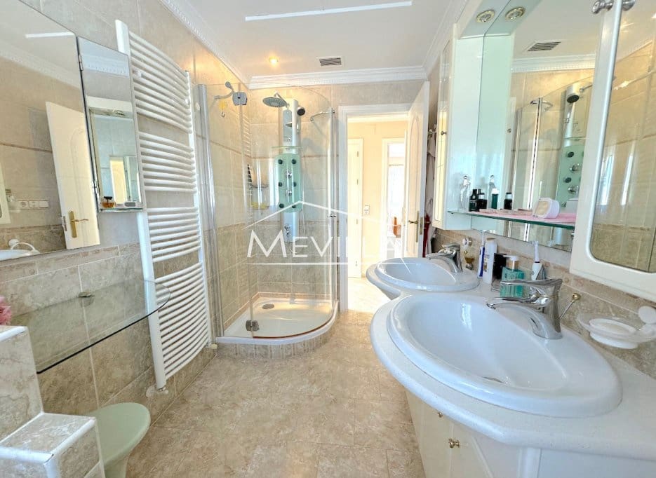 5 slaapkamer Villa te koop in Cabo Roig met zwembad garage - € 1.150.000 (Ref: 9694395)