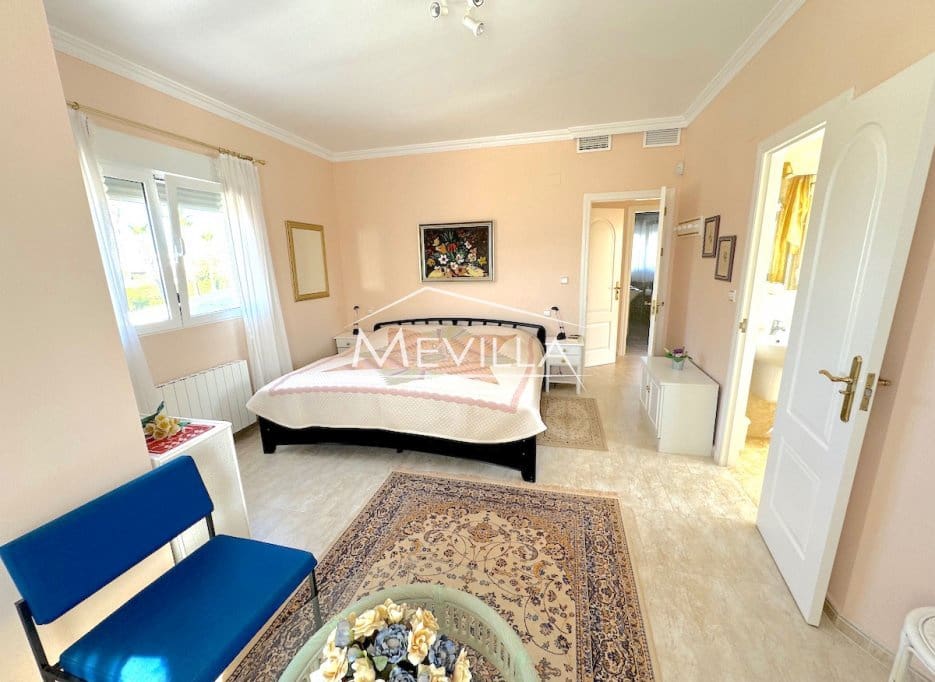 5 slaapkamer Villa te koop in Cabo Roig met zwembad garage - € 1.150.000 (Ref: 9694395)