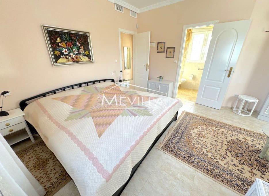 5 slaapkamer Villa te koop in Cabo Roig met zwembad garage - € 1.150.000 (Ref: 9694395)