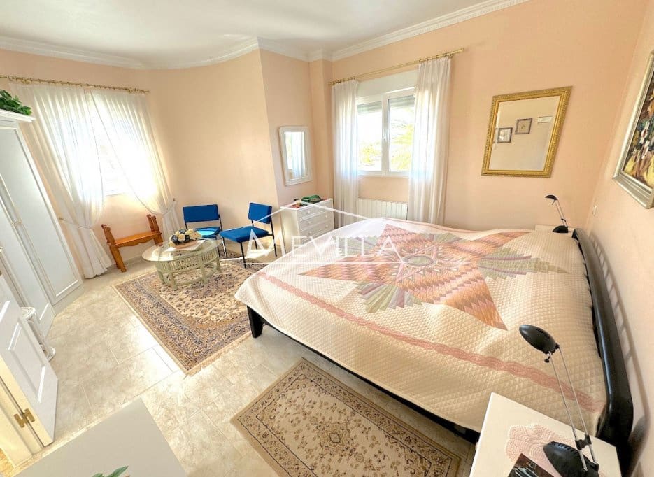 5 slaapkamer Villa te koop in Cabo Roig met zwembad garage - € 1.150.000 (Ref: 9694395)