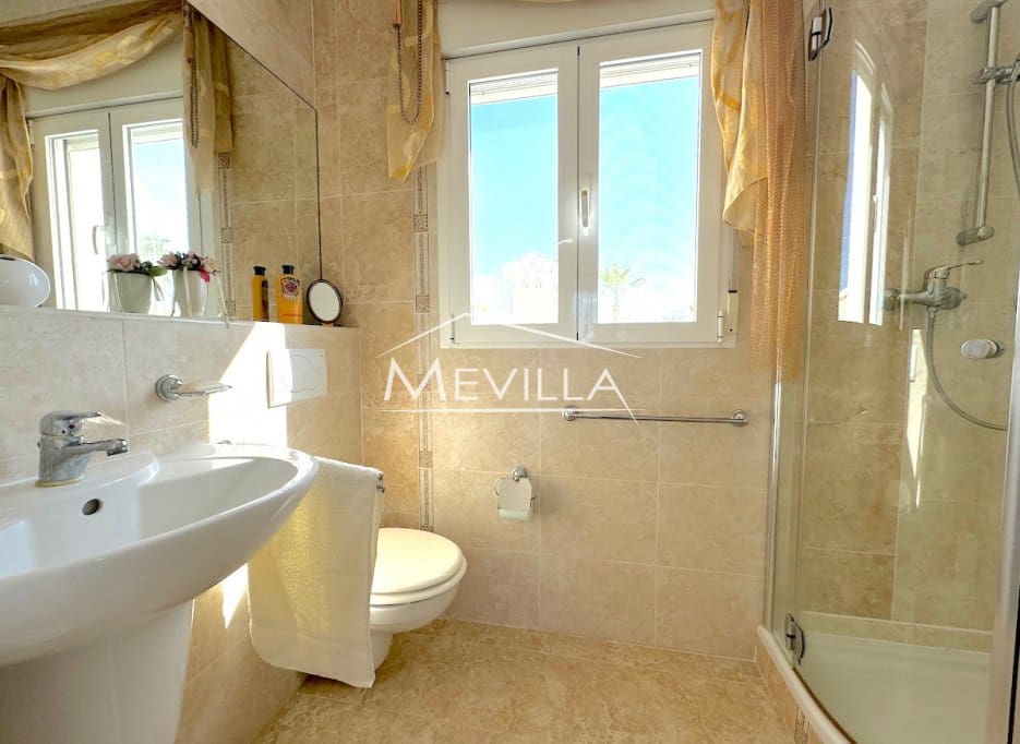 5 slaapkamer Villa te koop in Cabo Roig met zwembad garage - € 1.150.000 (Ref: 9694395)