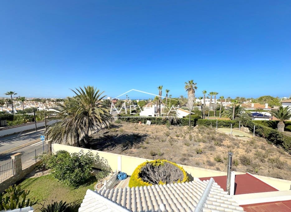 5 slaapkamer Villa te koop in Cabo Roig met zwembad garage - € 1.150.000 (Ref: 9694395)