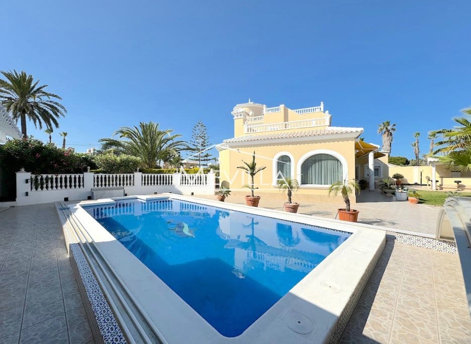 5 slaapkamer Villa te koop in Cabo Roig met zwembad garage - € 1.150.000 (Ref: 9694395)