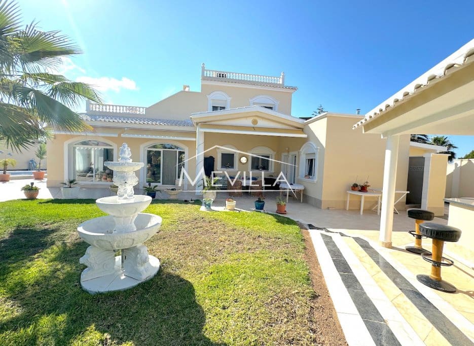 5 slaapkamer Villa te koop in Cabo Roig met zwembad garage - € 1.150.000 (Ref: 9694395)