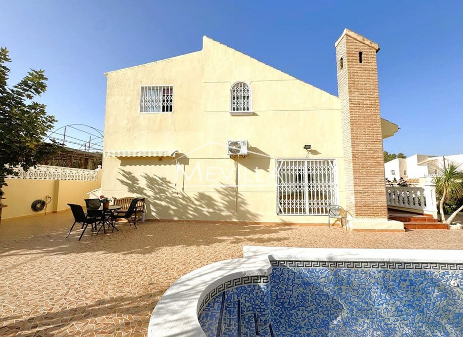 4 bedroom Villa for sale in Playa Flamenca with pool garage - € 555,000 (Ref: 9709037)
