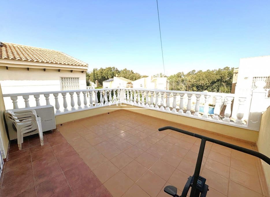 4 bedroom Villa for sale in Playa Flamenca with pool garage - € 555,000 (Ref: 9709037)