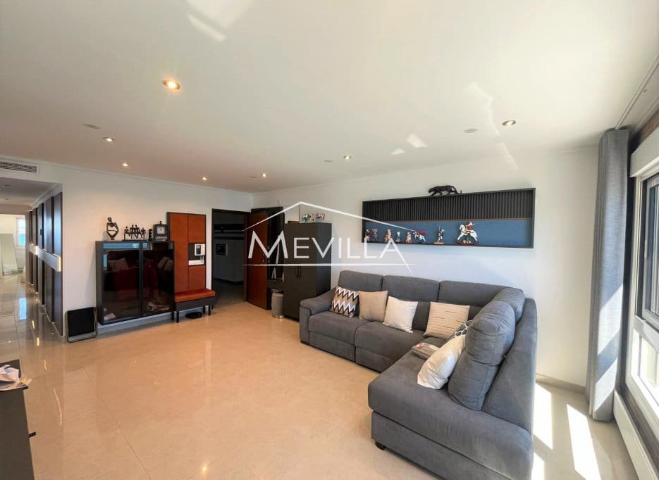 Ático de 3 habitaciones en La Manga del Mar Menor en venta con piscina garaje - 525.000 € (Ref: 9763262)